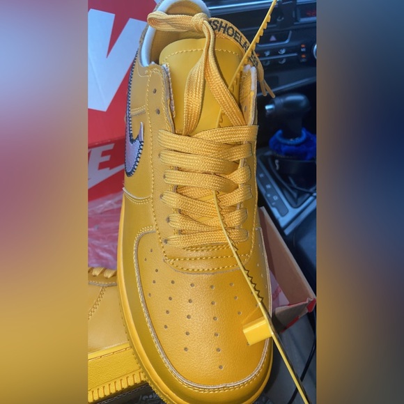 Off-white Air Force 1 University gold - Picture 3 of 4